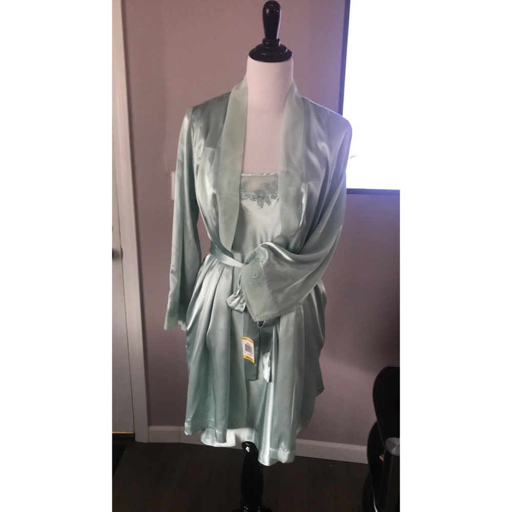 Vintage night gown with robe